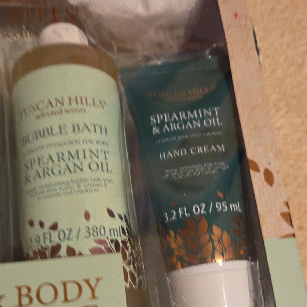 Tuscan Hills Spearmint & Argan Oil Body Wash Set, New In Box - Picture 5 of 6